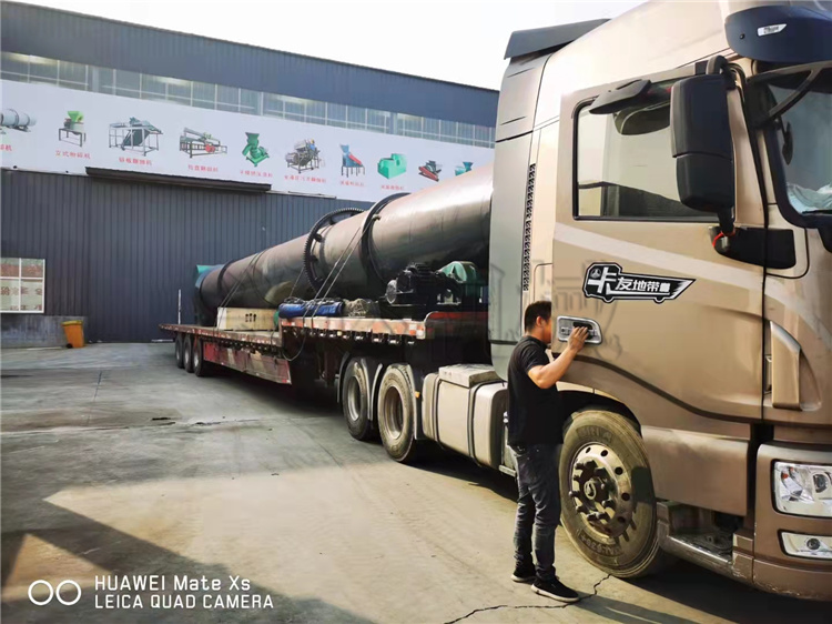 15米牛糞烘干機(jī)配置生物柴油熱風(fēng)爐發(fā)貨現(xiàn)場(chǎng)