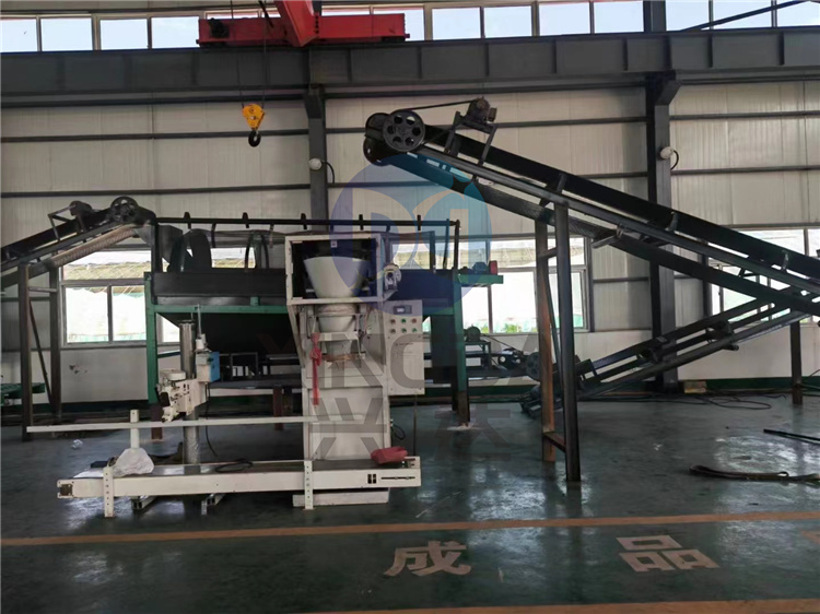 遼寧客戶年產(chǎn)2萬噸粉狀生物有機肥生產(chǎn)線 安裝調(diào)試現(xiàn)場