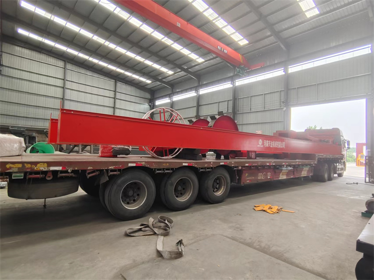 湖南衡陽客戶15米液壓輪盤翻拋發貨現場