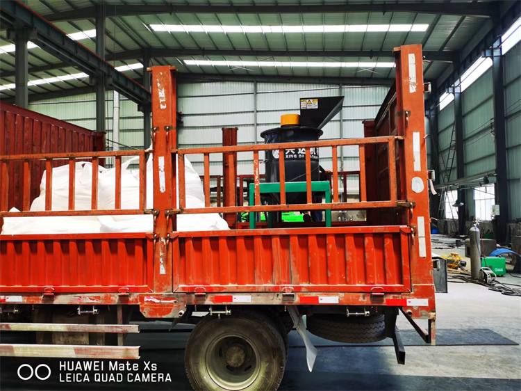 吉林客戶60立式粉碎機(jī)發(fā)貨現(xiàn)場(chǎng)