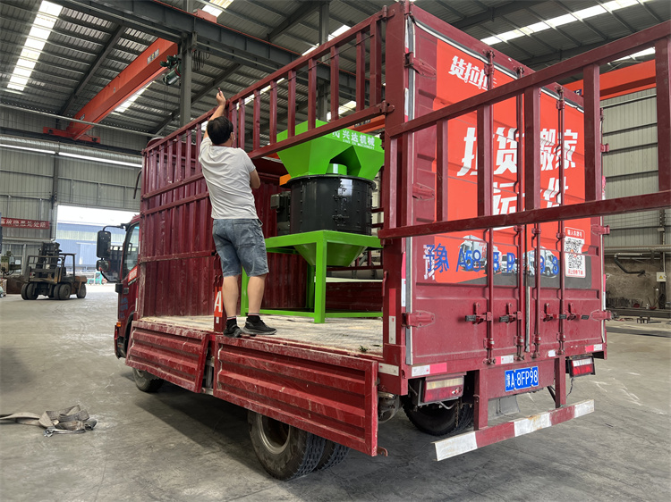 有機肥1米立式粉碎機發貨