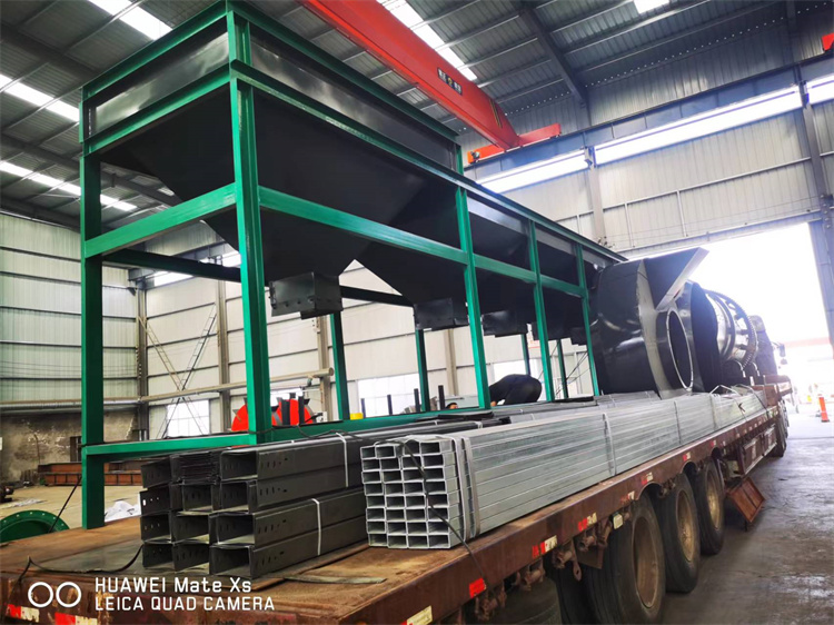 黑龍江客戶年產(chǎn)5萬噸顆粒有機肥生產(chǎn)線第八車發(fā)貨現(xiàn)場