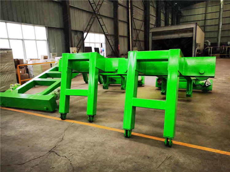 可處理廢棄物糞便發(fā)酵的有機肥輪盤翻拋機生產(chǎn)中