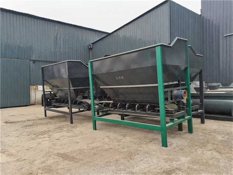 有機肥生產原料均勻定量的供給設備,鏟車料倉