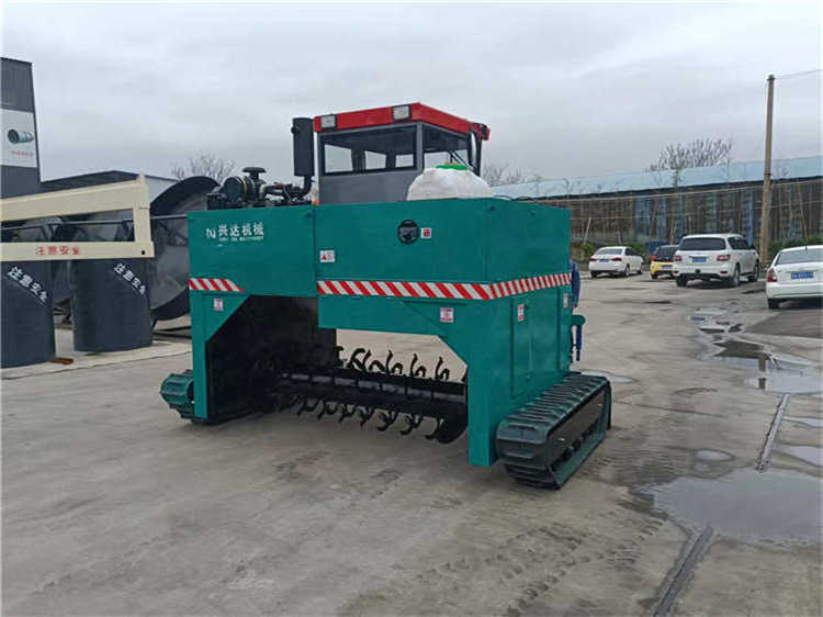 單人操作駕駛有機肥條垛式牛糞堆肥履帶翻拋機