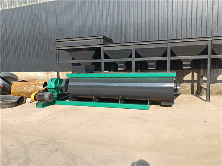 有機(jī)肥物料翻拌機(jī),蚯蚓糞加工原料雙軸攪拌機(jī),有機(jī)肥加工設(shè)備