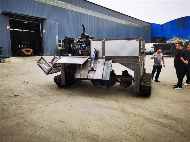 新型羊糞發酵設備,無人駕駛履帶翻拋機,長條式地面堆肥發酵腐熟翻耙機