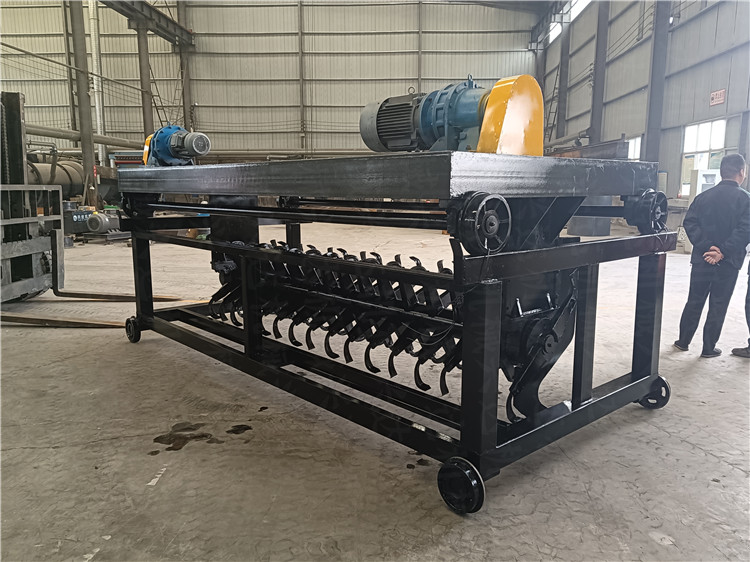 復混肥廠發酵設備,槽式翻拋機堆肥均勻,處理畜禽糞便,污泥效果不錯