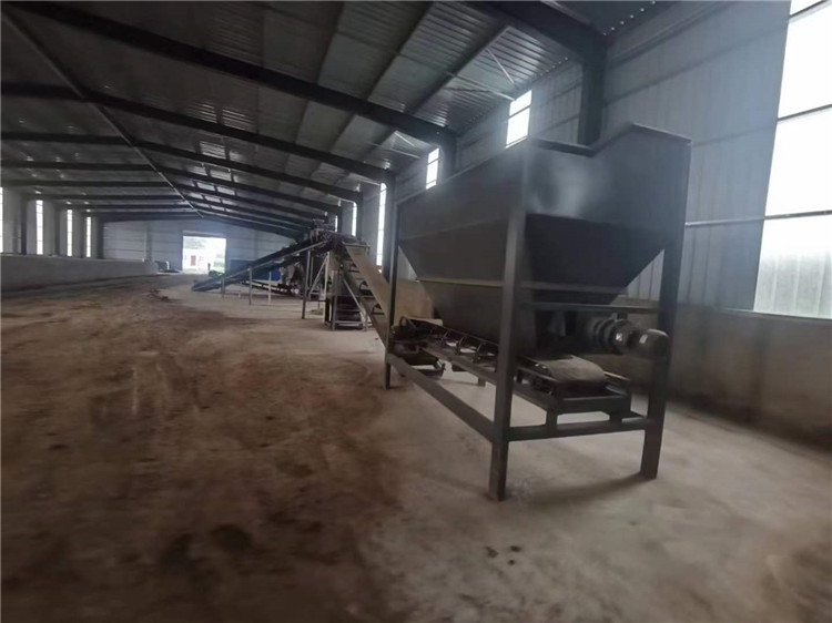 木薯渣豬糞原料加工有機肥配套生產線設備工藝現場