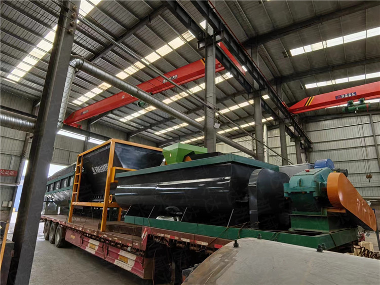 新疆喀什客戶年產(chǎn)10萬噸粉劑有機肥生產(chǎn)線發(fā)貨現(xiàn)場